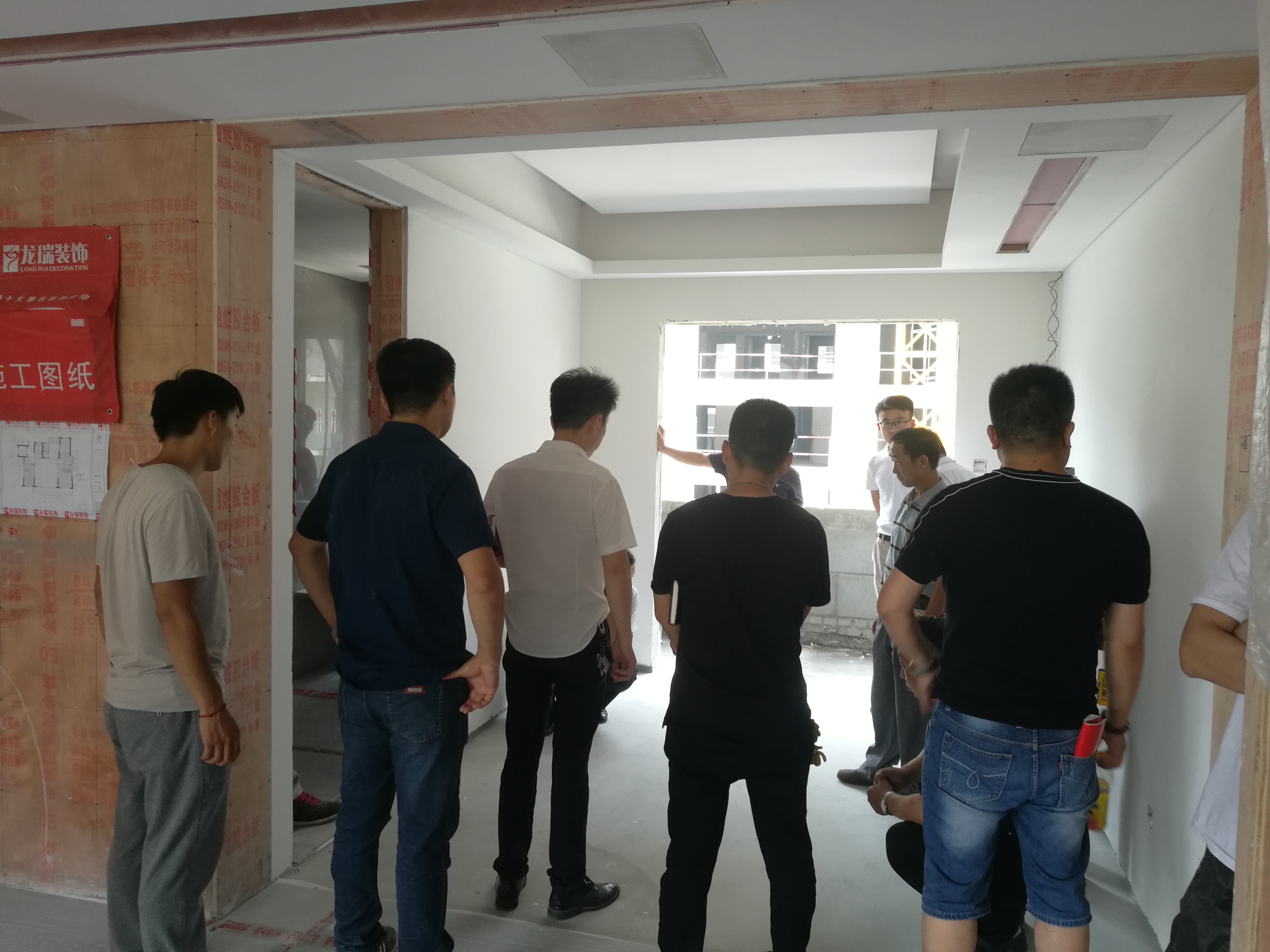 匠心筑品質(zhì)，觀摩促提升——記龍瑞故事全體項(xiàng)目經(jīng)理參觀學(xué)習(xí)永威上和郡樣板間裝飾工程